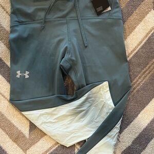 Under Armour Ladies' Blue Two-toned Capri Leggings